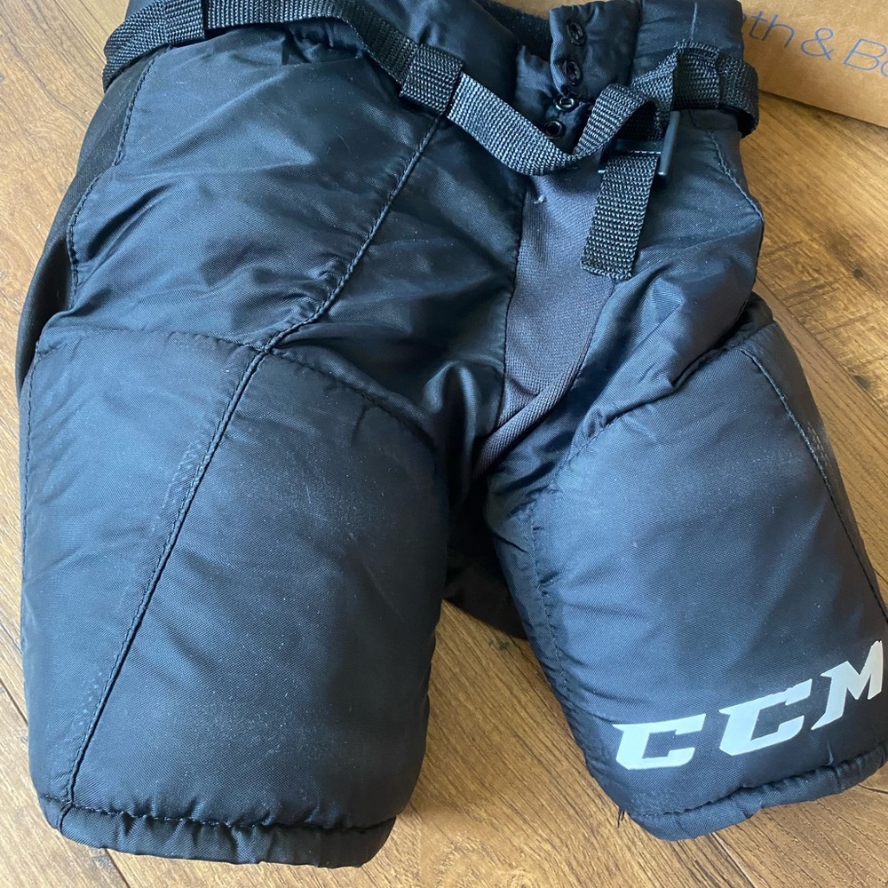 Youth small hockey pants CCM